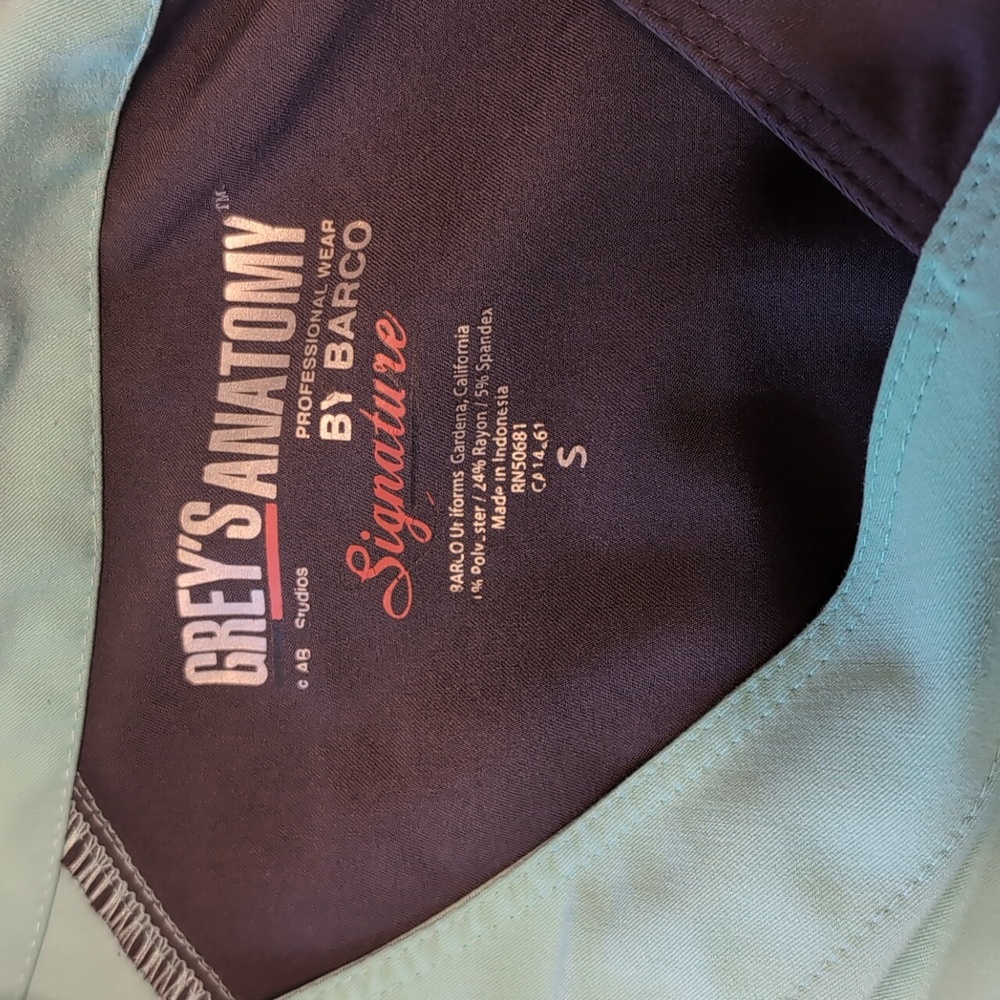 Grey's anatomy teal scrub top size small - Picture 3 of 3